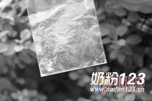 女子超市买了21罐奶粉 才吃4罐发现有棉絮状异物 女子超市买了21罐奶粉 才吃4罐发现有棉絮状异物