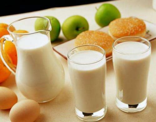 生鲜乳中国农垦乳业联盟团体标准发布 提升优质奶生产能力 生鲜乳中国农垦乳业联盟团体标准发布 提升优质奶生产能力